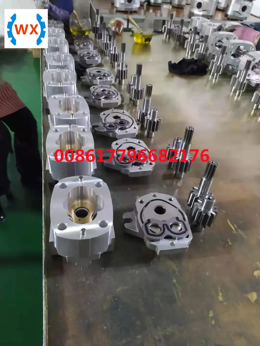 D155ax-3 D135A-1 705-51-30360 705-51-30240 Hydraulic Transmission Gear Oil Pump