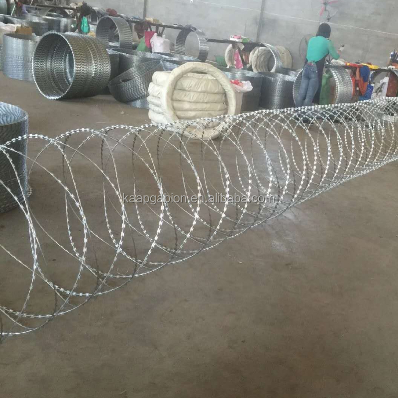 Galvanized Dia 600 mm BTO-22 Used On Ships For Anti-piracy Concertina Razor Wire Coils