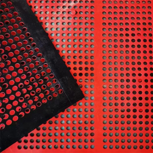 Self-Cleaning Rubber Screen Panel