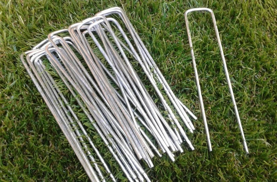 Garden Lawn Stakes 11 Gauge 6 Inch Galvanized Steel SOD Staples for Sale