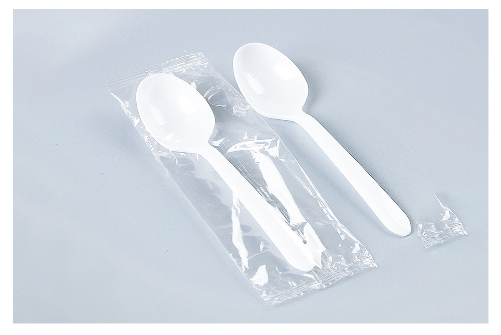 Colheres de plástico branco embaladas individualmente X Individually Packed White Plastic Spoons X