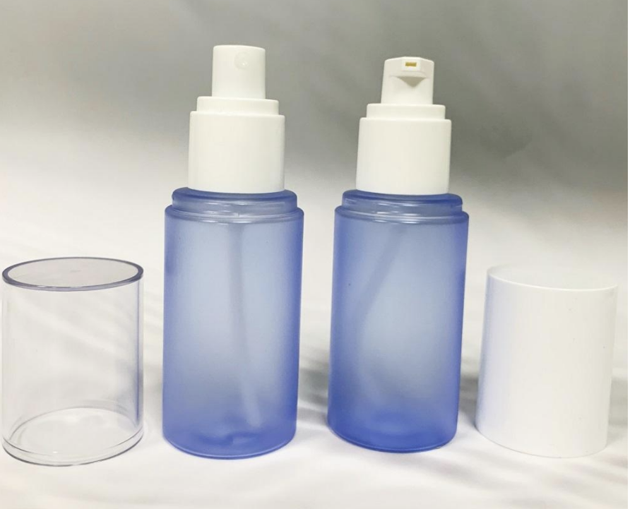 Small plastic pump spray bottle