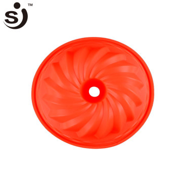 Flexible Kitchenware Silicone Kugelhopf Large Donuts Round Silicon Cake Pan For Sale