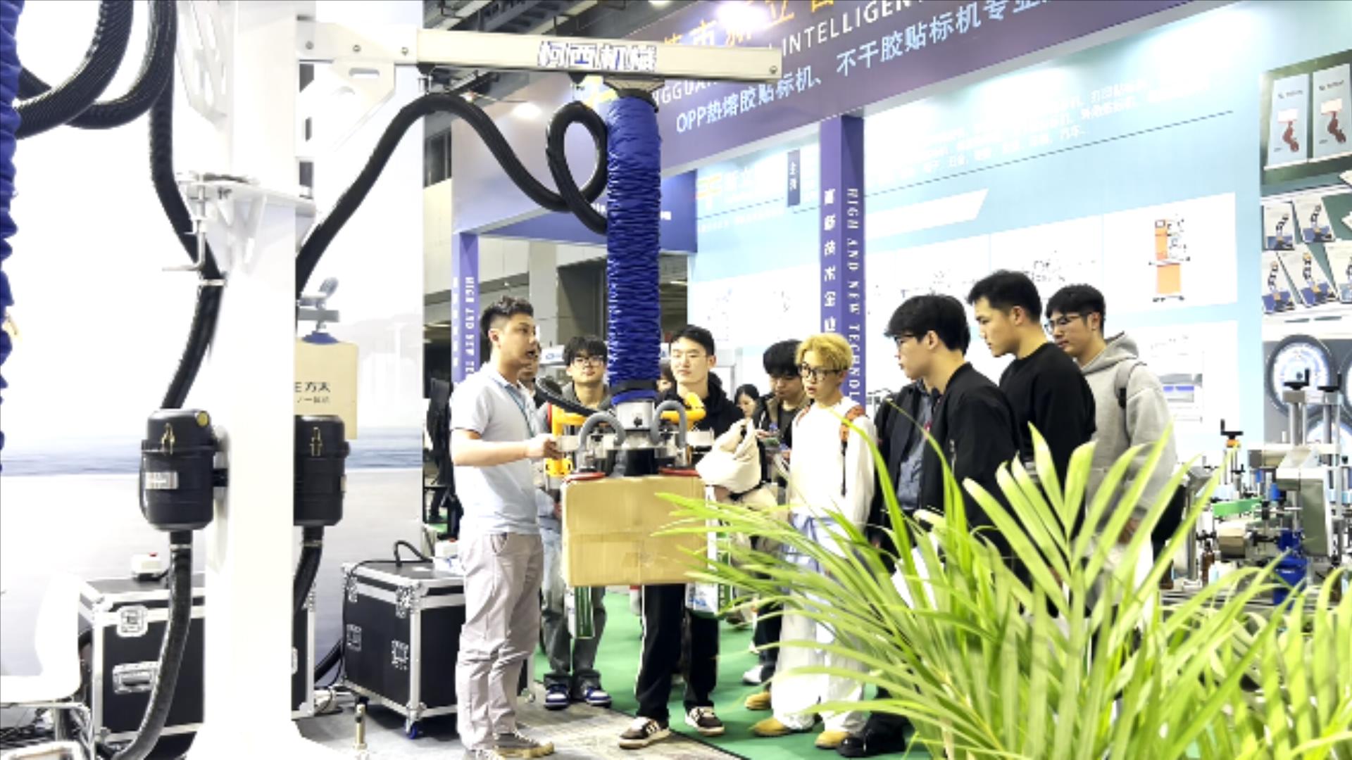 Cowest Machinery Vacuum Tube Lifter shines at Cowest Machinery Vacuum Tube Lifter shines at