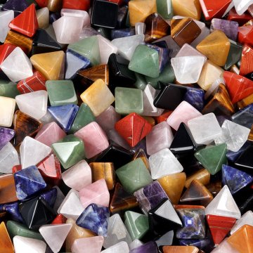 Factory Sale: Natural Gemstone Pyramid Ornaments for Energy Healing and Decoration
