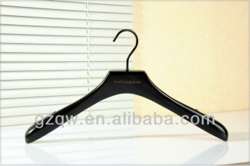 broad shoulder wooden hanger manufacturer