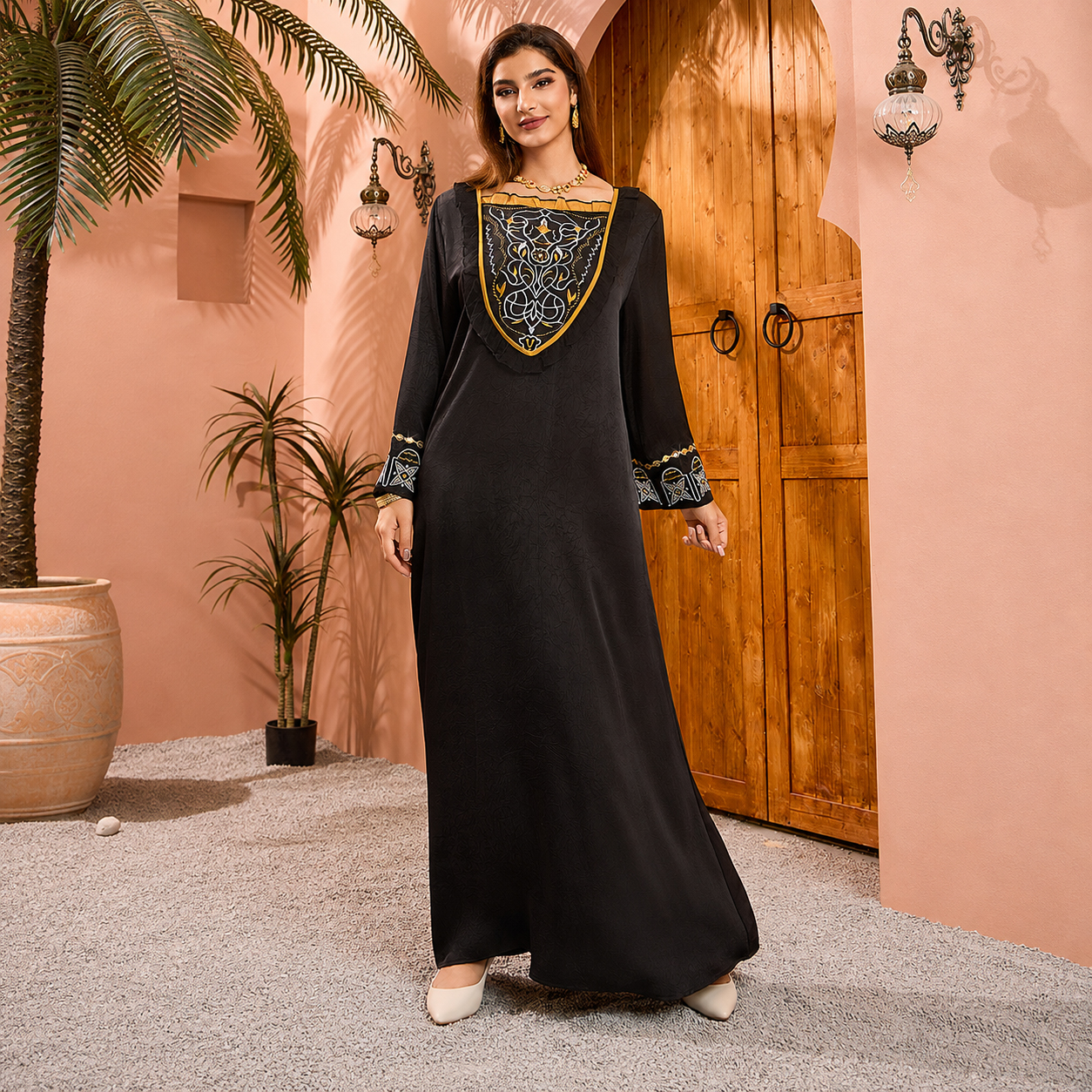 جزئیات لباس عبای دوزی یقه مربع مشکی Square Neck Embroidery Abaya with Layered Chest Ruffle Detail