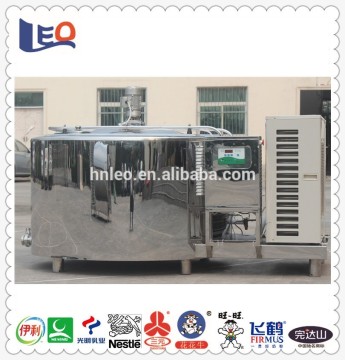 Vertical cooling milk tank