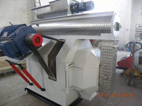 φ1.5-φ12mm Double Motor Spb Efficient Feed Pellet Machine For Aquatic Product Feeds