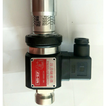 Pressure relays for hydraulic cylinders