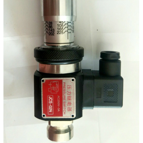 Relay tekanan untuk silinder hidraulik