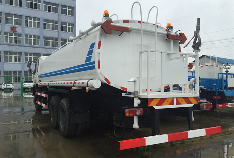 sprinkler water tank truck