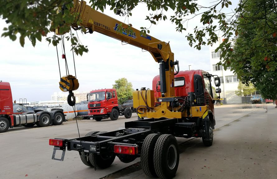 Crane Truck 5tons 3