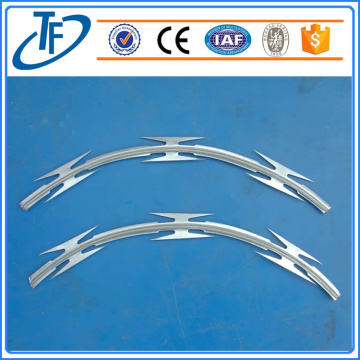 Heet ondergedompeld Straight Line Razor Wire Fence