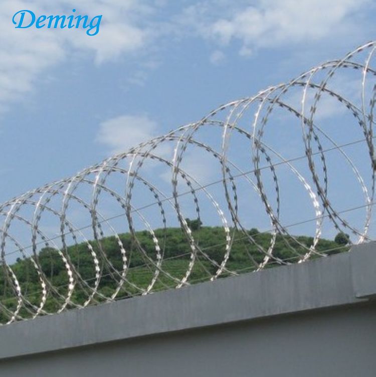 Hot Sale Razor Barbed Wire Price Per Roll