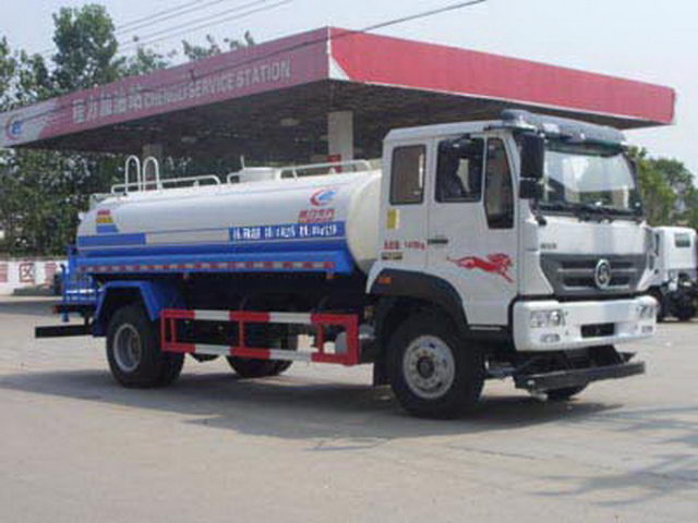 SINOTRUCK 160HP 12000Litres شاحنة صهريج للري