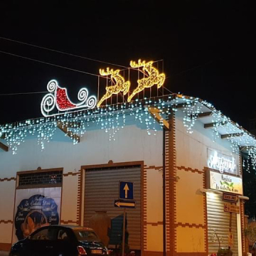 RayTop LED Santa Reindeer Sleigh Christmas Decoration