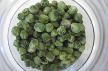 Dehydrated garden peas green