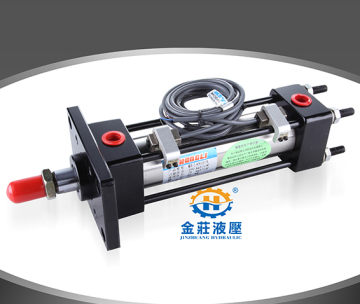 Light tie rod hydraulic cylinders in machinery