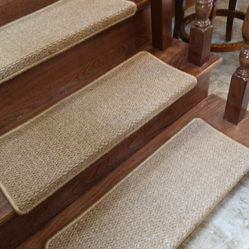 Adhesive-free self-adhesive carpet for stair stepping mat