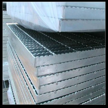 serrated steel grates with twisted bars (10 years factory)