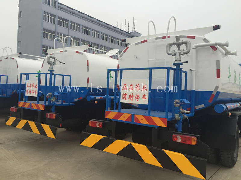 Dongfeng 4X2 RHD Road Sprinkler Truck