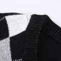 長い格子縞の女性のニットウェアセーター