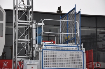 high stability building hoist with high reliability