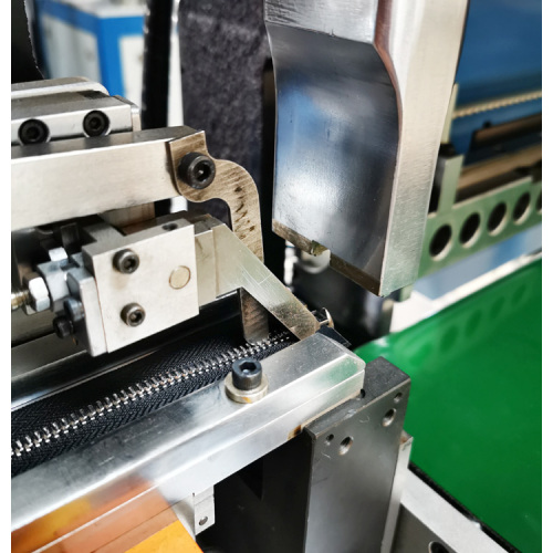 Awtomatikong ultrasonic open-end zipper cutting machine