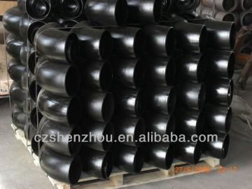 carbon steel pipe fittings put on the pallets