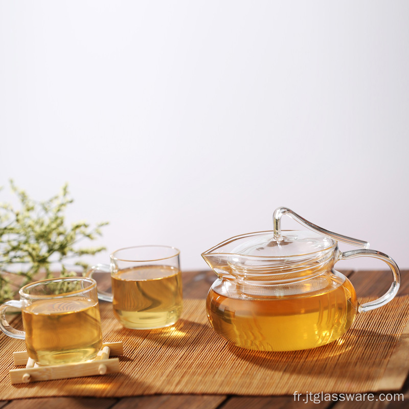 Théière à fines herbes en verre isolée la plus vendue