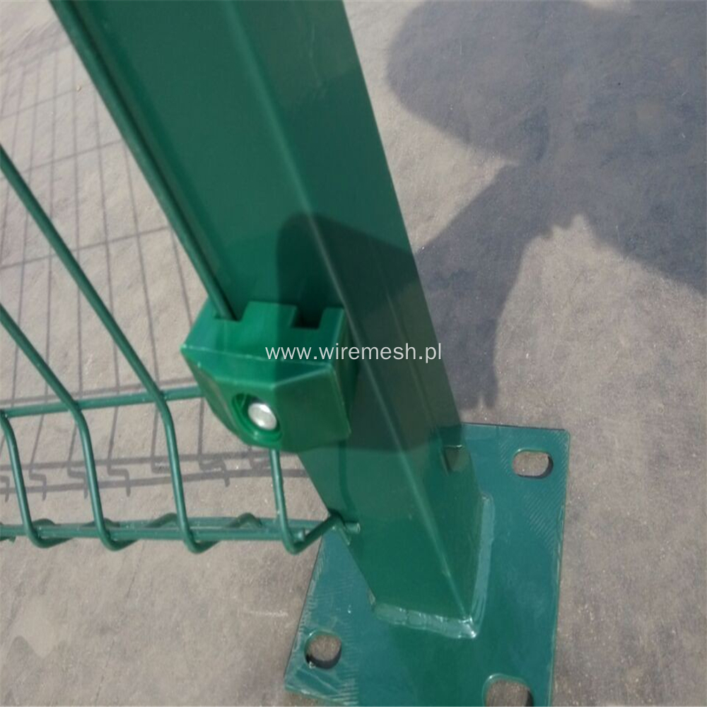 High Performance Mesh Fence With Folds