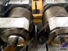 Hydraulic thread rolling machine for stud bolts