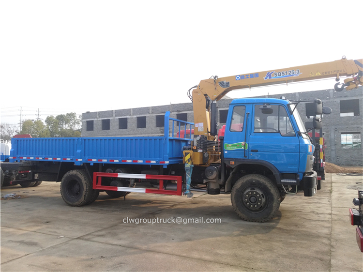 Dongfeng Chassis Telescoping Boom Truck Crane مثبتة