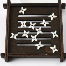 White Mother Of Pearl Four-pointed star Cut