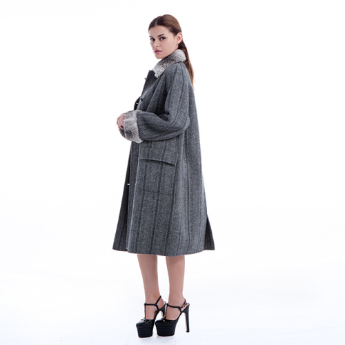 Fashionable cashmere coat with fur collar