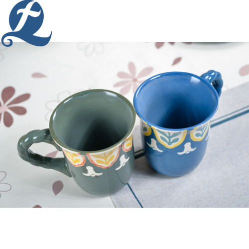 Tasse à thé colorée en gros de peinture à la main avec la poignée