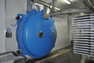 Prune low temperature vacuum freeze dryer
