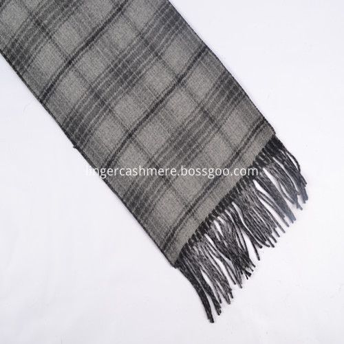 Gentle Plaid Wool Scarf