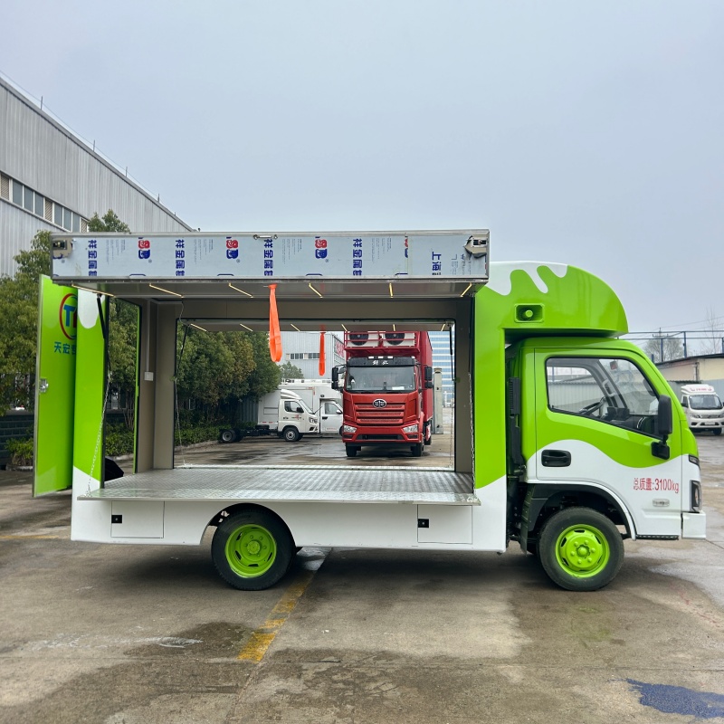 کامیون مواد غذایی با طعم آسیایی؛ Asian flavor food truck;