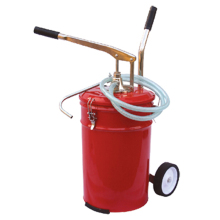 Hand engine oil pump