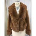 Giacca invernale da donna in shearling scamosciato