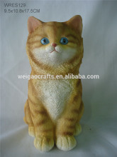 Regional feature and artificial style cat sculpture