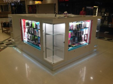 White baking high end mobile accessories kiosk