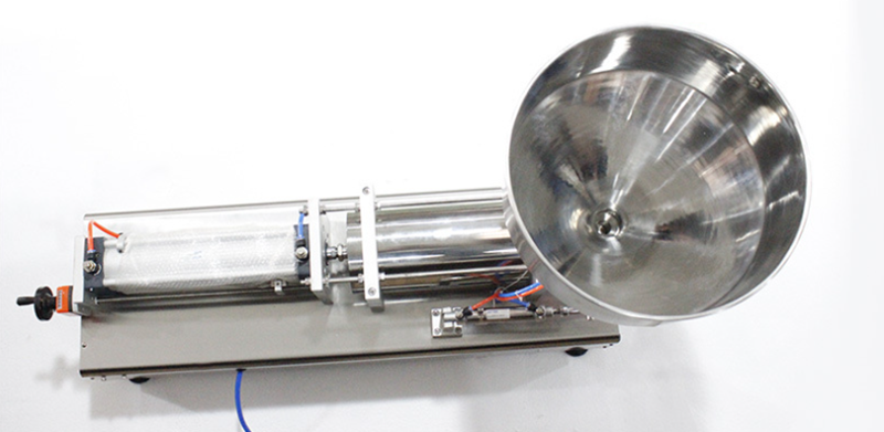 Flakon dolum makinası otomatik silindir pistonlu sıvı dolum makinası çelik malzemeyi iter