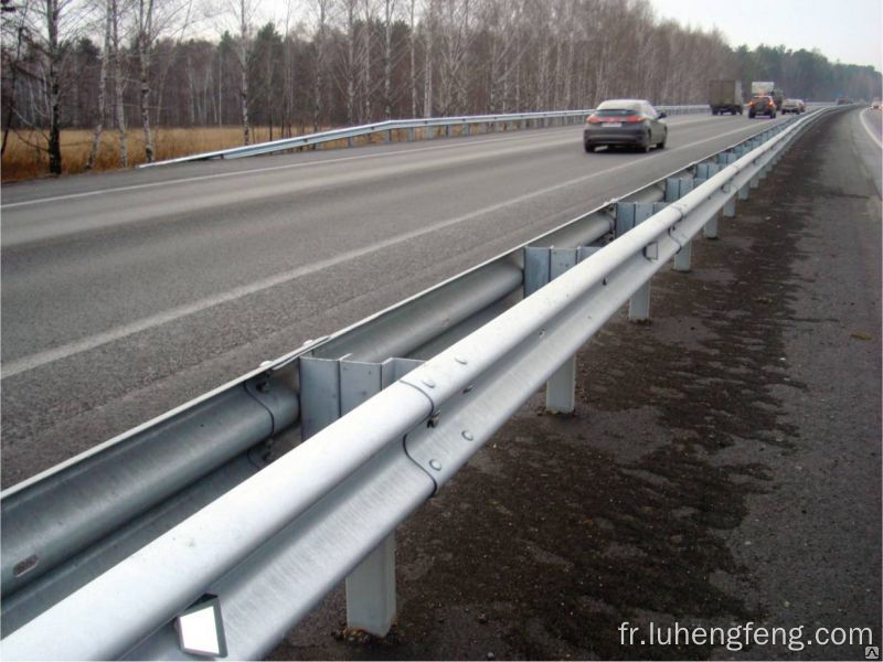 Garde-corps galvanisés sur autoroute