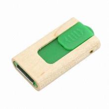 Wooden retractable USB flash drives