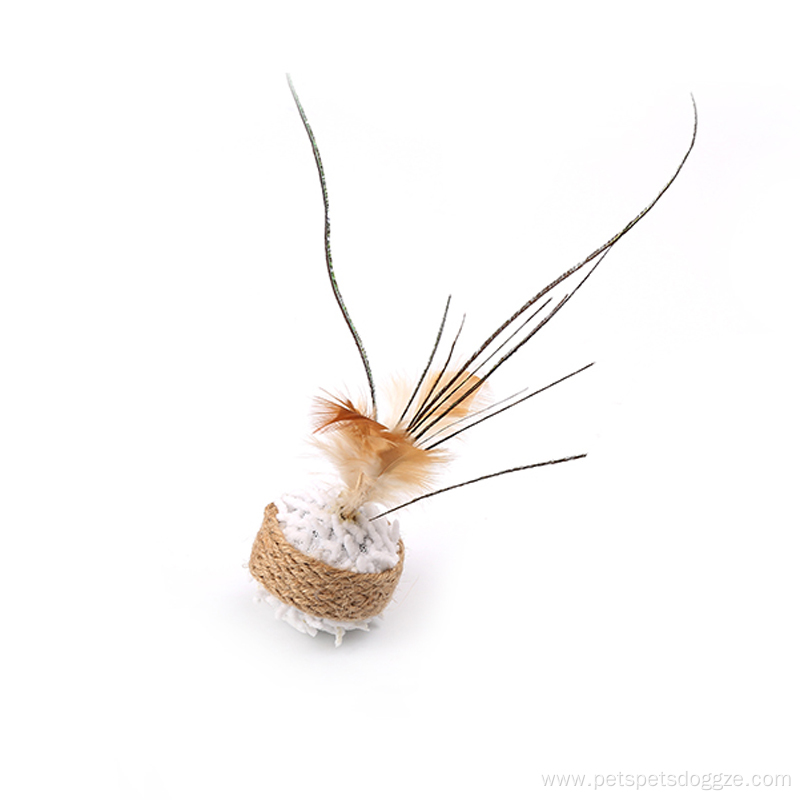 sisal cat scratching mouse and ball with feather