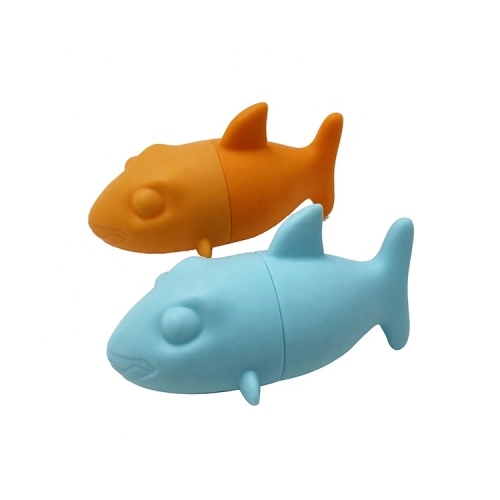 Bentuk hiu silikon mengambang baby shower mainan