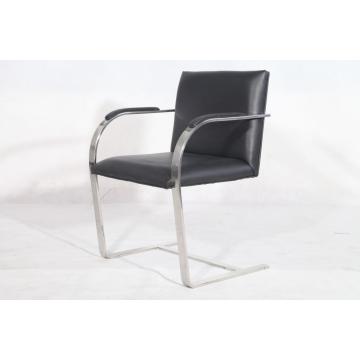 Mies Van Der Rohe kožna stolica u Brnu